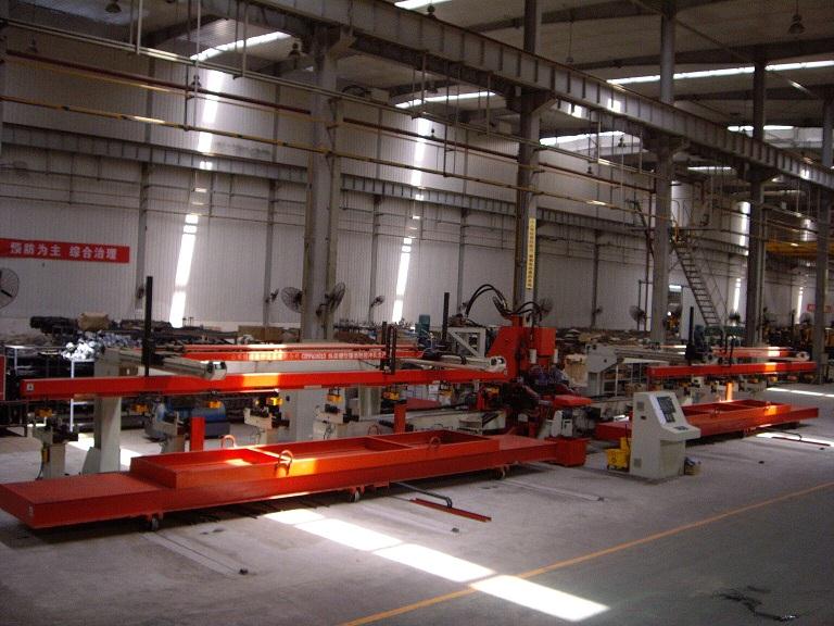 山東拓維機械制造有限公司，汽車大梁沖，汽車小梁沖，鋼模板沖孔，鋼模板加工設(shè)備，汽車橫梁沖，數(shù)控平板沖孔機，中厚板數(shù)控沖床，數(shù)控沖鉆復合機，汽車縱梁沖，縱梁自動化生產(chǎn)線，中厚板沖割復合機，平地機刀片沖鉆生產(chǎn)線